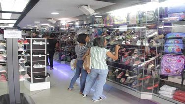 Aconsejan ahorrar en dólares para diciembre