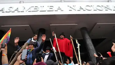 Indígenas toman el Parlamento de Ecuador Indígenas toman el Parlamento de Ecuador