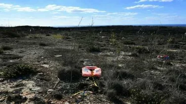 Dos muertos y 25 desaparecidos en el naufragio de un barco de migrantes en Italia