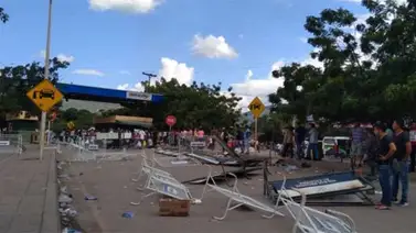 Así fue el enfrentamiento entre la policía de Colombia y los "carrucheros" (+Videos) Así fue el enfrentamiento entre la policía de Colombia y los "carrucheros" (+Videos)