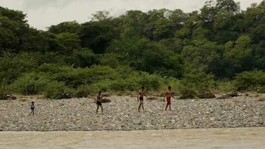 Estados Unidos insta a salvadoreños a evitar migrar ilegalmente con "coyotes"