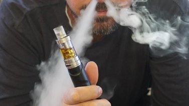 Aumentan a 12 los muertos y a 805 los afectados por el vapeo en EEUU