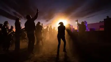 Cientos de personas llegan al Área 51 en busca de extraterrestres Cientos de personas llegan al Área 51 en busca de extraterrestres