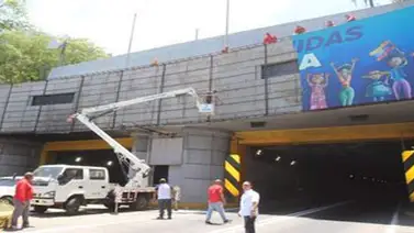 Desmontan vallas en túneles de Boquerón I y II en la Caracas-La Guaira Desmontan vallas en túneles de Boquerón I y II en la Caracas-La Guaira