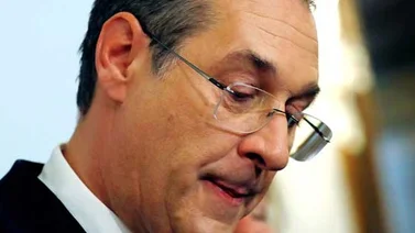 Cae el Gobierno austríaco por un escándalo de corrupción