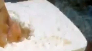 Video: Estafadores venden queso con piedras para cobrar más