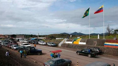 Miles de venezolanos llegan a Brasil para comprar medicinas o pedir refugio
