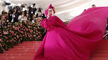 Excentricidad y estilo libre en una divertida gala del Met en Nueva York