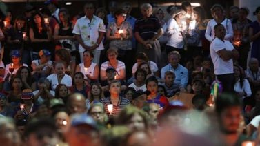 La vigilia en honor a los caídos cierra con un mensaje a los militares