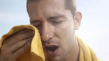 El sudor humano contamina el aire y se pega a las paredes de los edificios El sudor humano contamina el aire y se pega a las paredes de los edificios