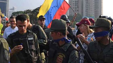 Militares sublevados declaran su apoyo a la "Operación Libertad"