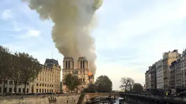 Se registra un voraz incendio en la catedral de Notre Dame de París Se registra un voraz incendio en la catedral de Notre Dame de París