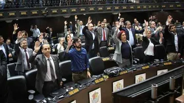 Guaidó es autorizado por la AN para ampliar la junta administrativa ad hoc de Pdvsa
