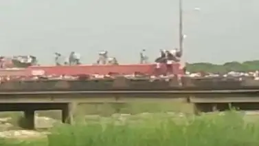 Ciudadanos rompen piquete de la GNB en el puente Simón Bolívar para ingresar al país Ciudadanos rompen piquete de la GNB en el puente Simón Bolívar para ingresar al país