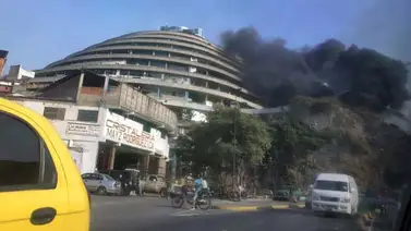 Registran un incendio en las adyacencias de El Helicoide (+Fotos y videos) Registran un incendio en las adyacencias de El Helicoide (+Fotos y videos)