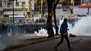 PNB reprimió con gas pimienta a manifestantes en la avenida Victoria (+Video) PNB reprimió con gas pimienta a manifestantes en la avenida Victoria (+Video)