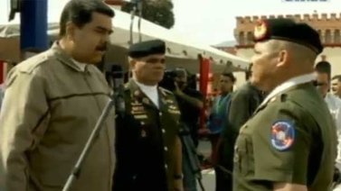 Maduro condecoró a los comandantes que bloquearon el ingreso de la ayuda humanitaria
