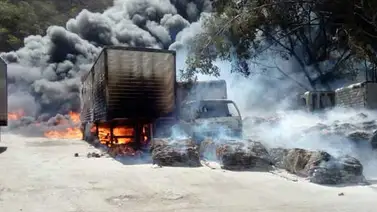 Incendio de gran magnitud se registró en carretera Petare-Guarenas Incendio de gran magnitud se registró en carretera Petare-Guarenas