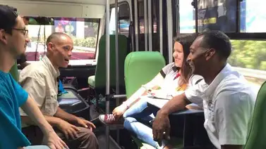 EG con voluntad y Una Sonrisa a su Cuenta se suben al Panabus de la Fundación Santa en Las Calles EG con voluntad y Una Sonrisa a su Cuenta se suben al Panabus de la Fundación Santa en Las Calles