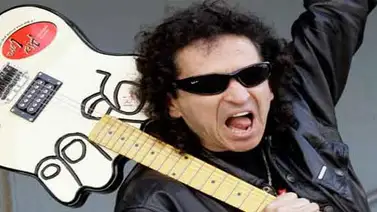 Álex Lora, medio siglo de rock: "Los rocanroleros somos siempre adolescentes" Álex Lora, medio siglo de rock: "Los rocanroleros somos siempre adolescentes"