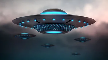 El genio de la astronomía de Harvard que cree que las naves alienígenas están entre nosotros