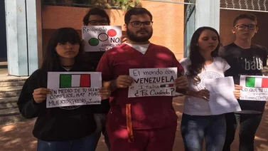 Estudiantes pidieron en la embajada italiana que reconozcan a Guaidó como presidente