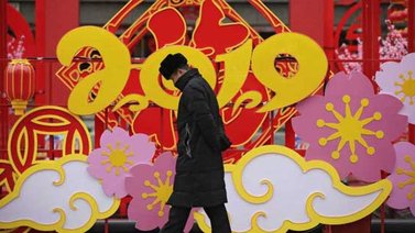 China prepara Año Nuevo con fiestas y millones de viajes