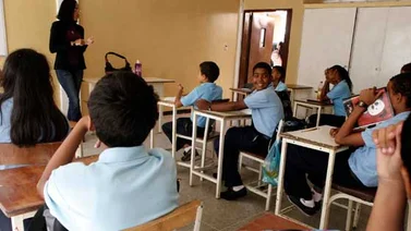 Defensor reitera prohibición de pagar contribuciones a colegios en divisas