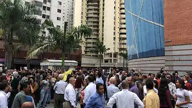 Vecinos se concentraron en la Candelaria en apoyo a Juan Guaidó Vecinos se concentraron en la Candelaria en apoyo a Juan Guaidó