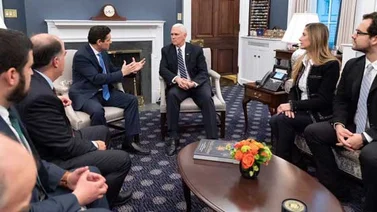 Llegada de ayuda a Venezuela centra reunión entre Pence y Vecchio