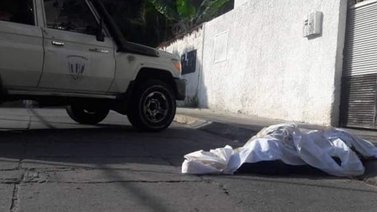 Hallan muerto a un mecánico en Coche