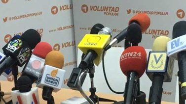 Un micrófono de RCTV reapareció en rueda de prensa de VP