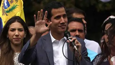 Guaidó da "la bienvenida" al agregado militar que lo reconoce como Presidente Guaidó da "la bienvenida" al agregado militar que lo reconoce como Presidente