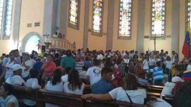 GN retuvo a cientos de personas en la Catedral de Maturín a cambio de entrega de estudiantes