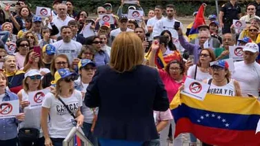 Un cabildo en el exilio respalda a Guaidó en Miami como presidente "legítimo"
