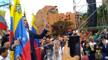 Juan Guaidó se juramenta como Presidente encargado de Venezuela (+Video)