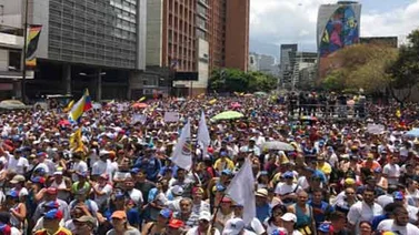 Manifestantes opositores llegan a los puntos de concentración en distintos estados del país