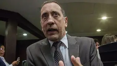 Denuncian que grupo afecto al Gobierno agredió al diputado José Guerra a su salida de la AN Denuncian que grupo afecto al Gobierno agredió al diputado José Guerra a su salida de la AN