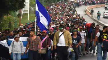 Un grupo de al menos 100 salvadoreños parte hacia EEUU en caravana Un grupo de al menos 100 salvadoreños parte hacia EEUU en caravana