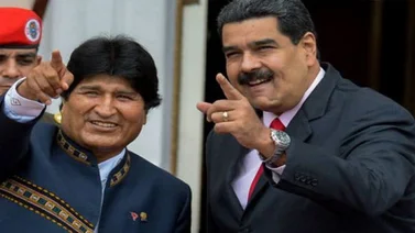 Evo Morales regaló un cuadro a Maduro como símbolo de amistad entre las dos naciones