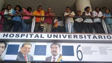 Trabajadores del Hospital Clínico Universitario protestan en Asamblea General