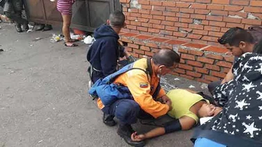 Mientras esperaba pasaje, una joven caraqueña dio a luz en el terminal de San Cristóbal