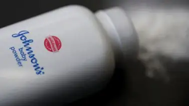 Johnson & Johnson sabía de la presencia de amianto en su polvo de talco para bebés, según informe Johnson & Johnson sabía de la presencia de amianto en su polvo de talco para bebés, según informe
