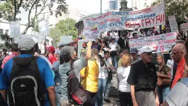 Trabajadores protestaron en la Plaza Morelos para exigir mejoras laborales (+Fotos) Trabajadores protestaron en la Plaza Morelos para exigir mejoras laborales (+Fotos)