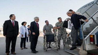 Piñera recibió a 99 chilenos que vivían en Venezuela y pidieron volver a Chile