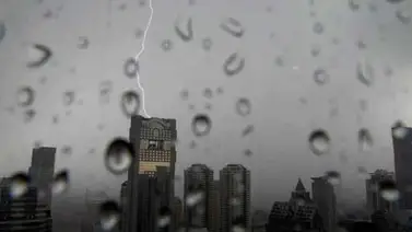 Cuatro heridos leves por la lluvia más fuerte que ha soportado Quito en 2018 Cuatro heridos leves por la lluvia más fuerte que ha soportado Quito en 2018