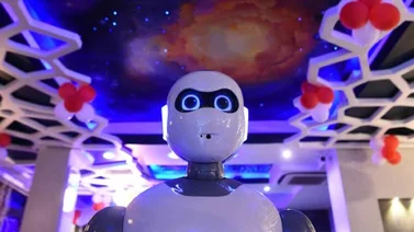 El primer robot camarero de Nepal ya está listo para recibir comandas