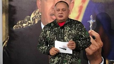 Diosdado aseguró que Simonovis está recibiendo asistencia médica