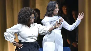 Michelle Obama inicia gira para presentar su libro con Oprah Michelle Obama inicia gira para presentar su libro con Oprah