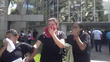 Hombres armados lanzaron bombas lacrimógenas en la UC (+Video) Hombres armados lanzaron bombas lacrimógenas en la UC (+Video)